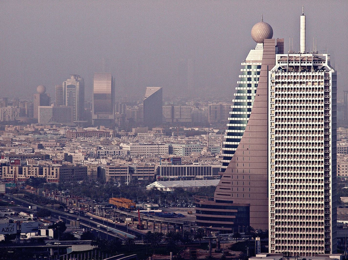 Всемирный торговый центр Дубая расширяет использование возобновляемых источников энергии