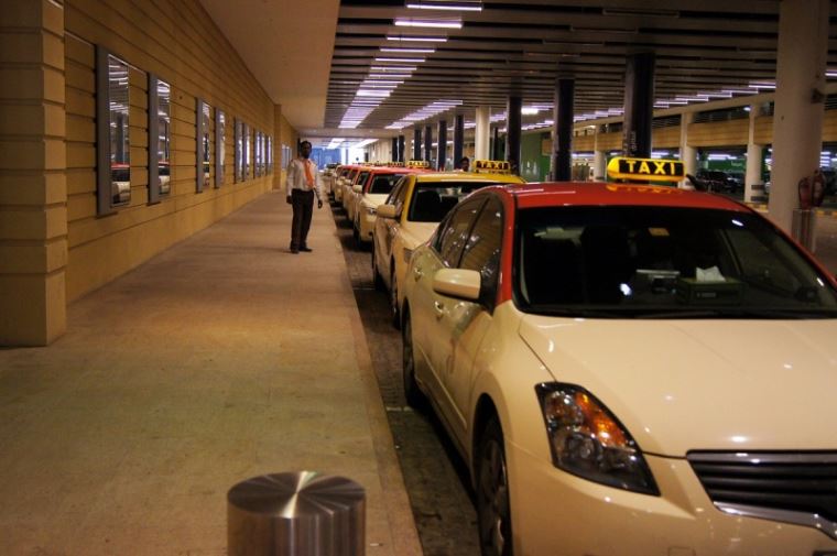 При найме таксистов в Дубае будут также оценивать их уровень английского