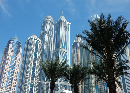 المستثمرون ينعمون بما تطرحه العقارات في دبي من إمكانات