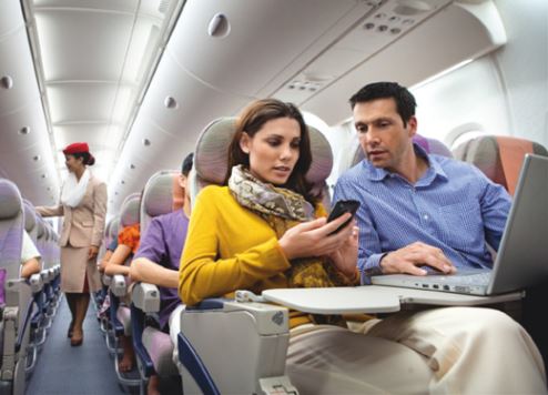 طيران الإمارات تُعزِّز خدمة الواي فاي المجانية على متن طائراتها