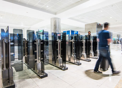 تقنية ثورية مبتكرة لأنظمة البوابات الذكية في مطار دبي