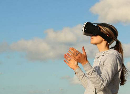 تقنيات الواقع الافتراضي تعزز السياحة الإماراتية