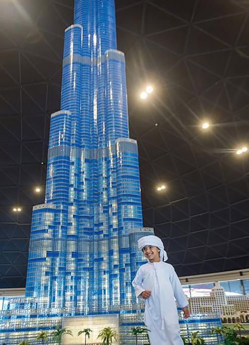 مجسم برج خليفة بدبي المصنوع من مكعبات الليغو يسجل رقمًا قياسيًا