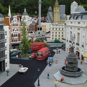 افتتاح متنزه Legoland دبي في 2016