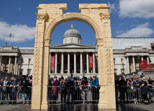 The replica of Palmyra's 1,800-year-old Arch of Triumph standing in London