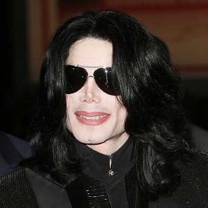 Michael Jackson show brings thousands to Dubai